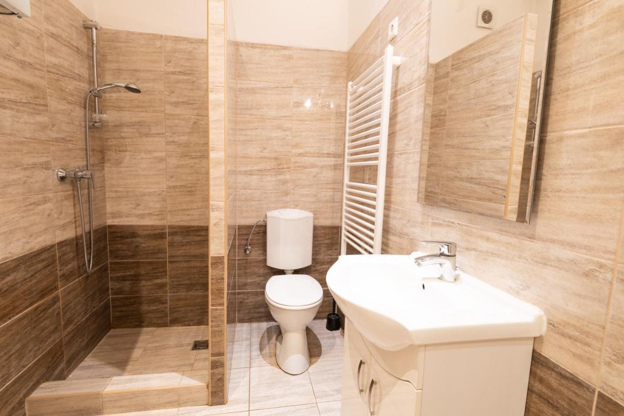 בודפשט Standard Apartment By Hi5 - West End Center מראה חיצוני תמונה