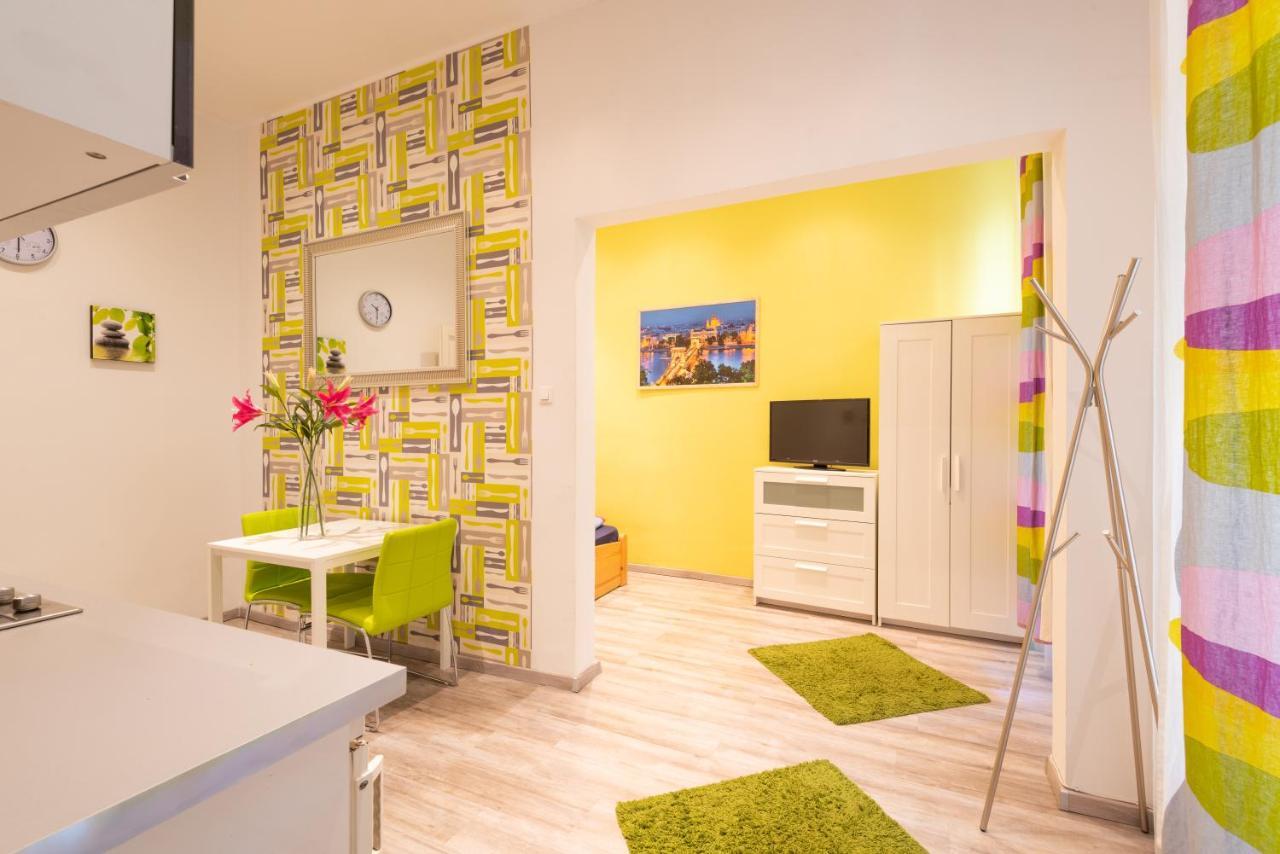 בודפשט Standard Apartment By Hi5 - West End Center מראה חיצוני תמונה