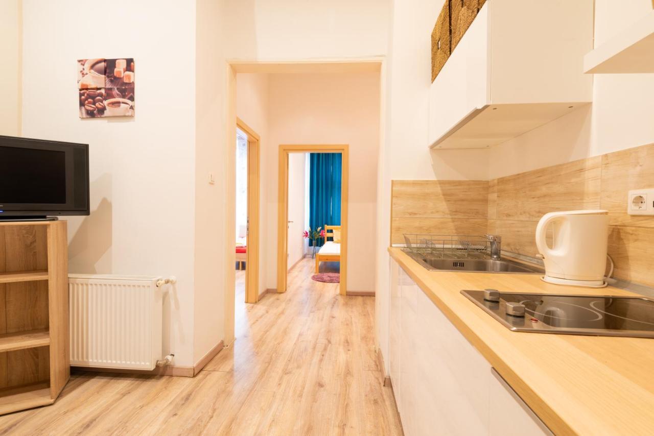 בודפשט Standard Apartment By Hi5 - West End Center מראה חיצוני תמונה